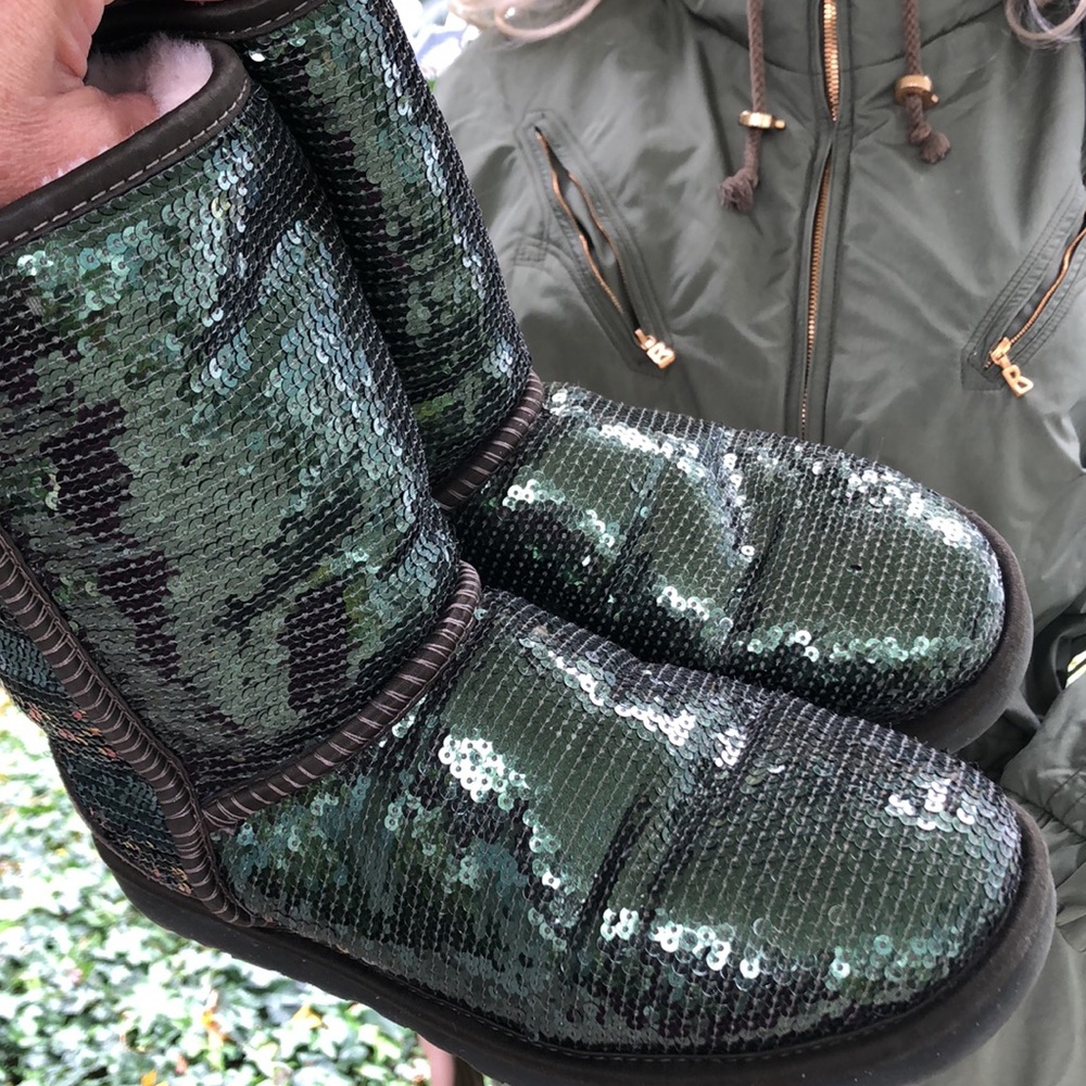 UGG Green Short Sequins Sparkle boots 7 EUC 106639